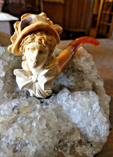 Pipe fume cigarette - cigarette, sculptee