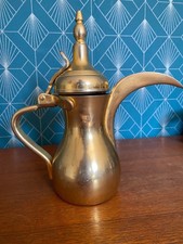 Cafetière orientale Dallah – cuivre ou laiton, symbole arabe gravé, 15 cm, vinta