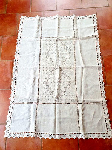 Jolie nappe metis entourée - , de