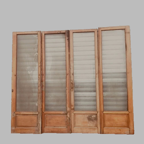 Suite quatre portes de - de,