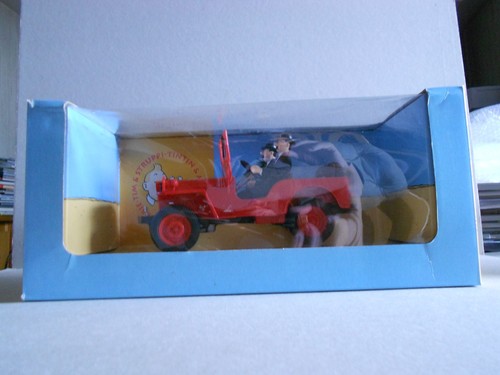 Jeep rouge des dupond - jeep,