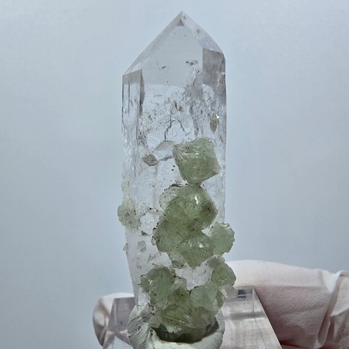 Quartz lémurien pointe de - pointe,
