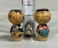 Lot de 2 mini poupées Kokeshi vintage souvenir art populaire japonais rétro...