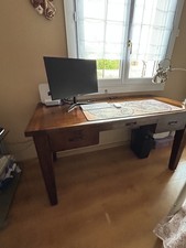 bureau ancien en bois avec