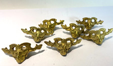 7 encoignures ou pieds: bronze