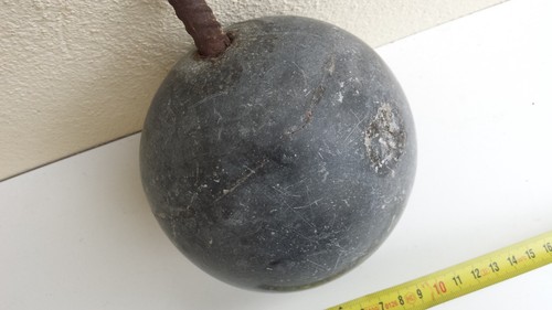 Ancienne grosse boule - de, rampe
