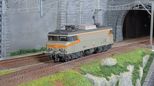 Models 10327 locomotive - ls,