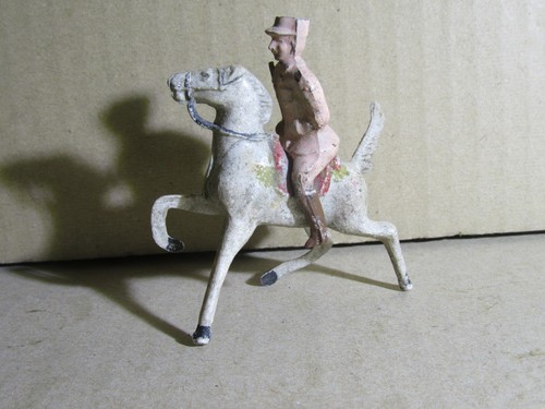 Cavalier militaire cheval - militaire, au