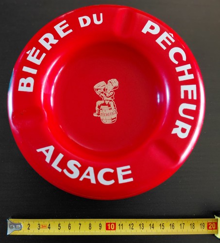 Ancien cendrier émaillé