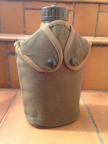 Ancienne gourde militaire - , en