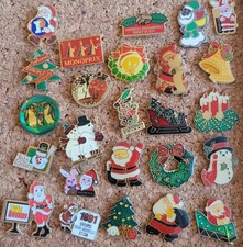 Lot 25 Pin's Père Noël Sapin