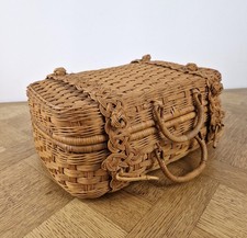 Petite valise en rotin