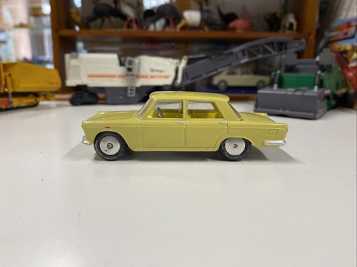 Fiat 1800 corgi toys - corgi,