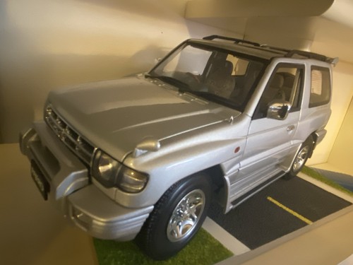 Autoart mitsubishi pajero - autoart,