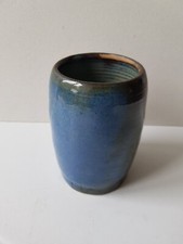 Vase en céramique couleur bleu Cobalt signé EG (Signature à identifier)