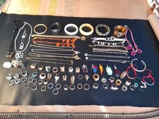 lot de 80 bijoux  ( ambre