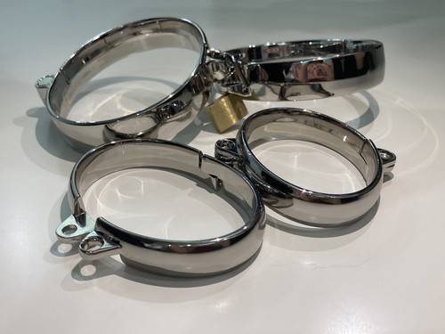 Menottes métal chaine - en,