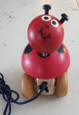 Jouet en bois Coccinelle sur roues à tirer, fabrication artisanale, Québec