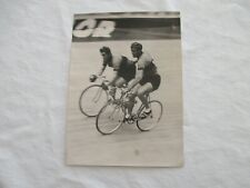 PRESS PHOTOGRAPH SPRINT MIRROR CYCLING CYCLISTS BICYCLE 1930s +- 