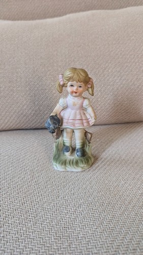 Figurine petite fille - , arrosoir