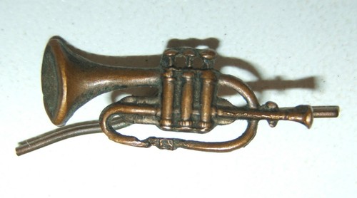 Insigne trompette doree - trompette,