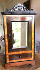 Ancienne armoire de poupée