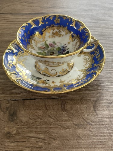 Ancienne tasse sous - tasse, en