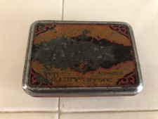 Ancienne Boîte en Tôle