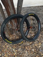 Industry Nine Hydra Back Country 450 wheelset with Orange Hydra hub. 