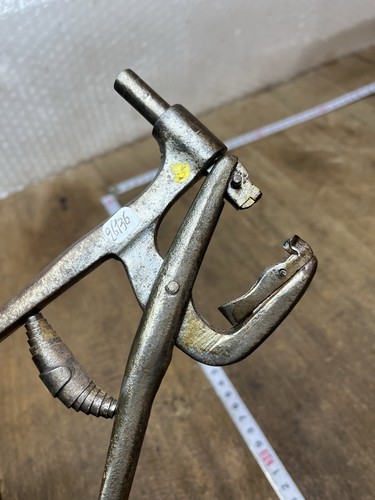 Pince bouton cordonnier - à,