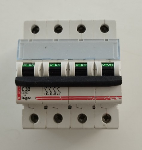 Disjoncteur tétra poles - 4,
