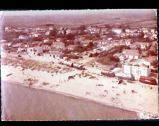 LA GUERINIERE (85) CONVOY OF FORAINS with RAVAN, VILLAS in aerial view 1962