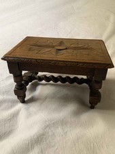 Petit tabouret en bois