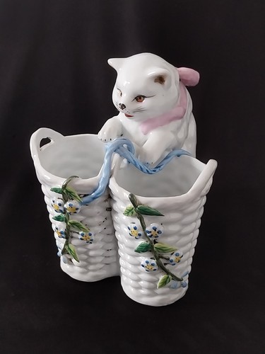 Chat aux paniers figurine - chat,