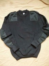 Pull en laine réglementaire