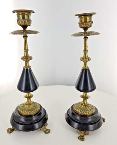 Une paire chandeliers - de,