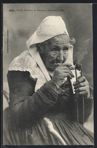 Cpa vieille fumeuse - fumeuse, de