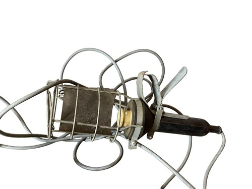Ancienne lampe baladeuse - ancienne,