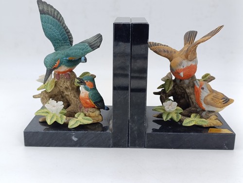 Serre livres oiseaux pierre