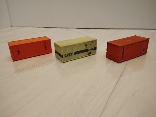 Lot 3 containers - :, de