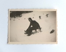 Femme neige luge montagne -