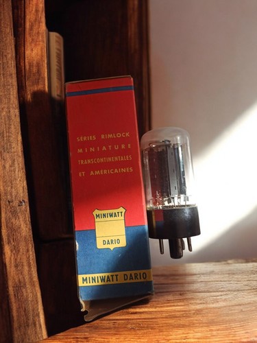 Tube radio ancien miniwatt - tube,