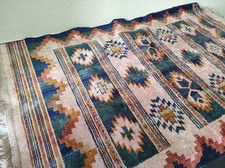 Ancien Tapis, Descente de lit