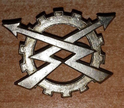 Insigne argenté béret