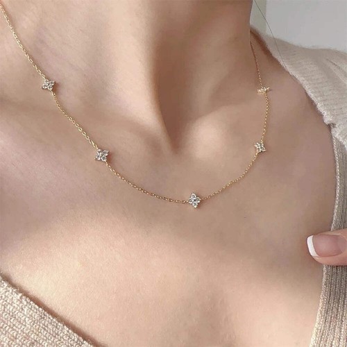 Collier fleurs quatre - à,