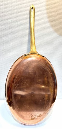 Ancienne poêle ovale - ancienne,