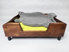 Panier pour chien en bois massif au design Live-Edge, pièce unique fait-main