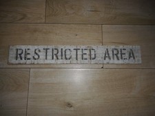 PANNEAU BOIS TROUPE US RESTRICTED AREA 1944 PROVIENT NORMANDIE