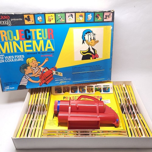Old minema projector set ref - projector,
