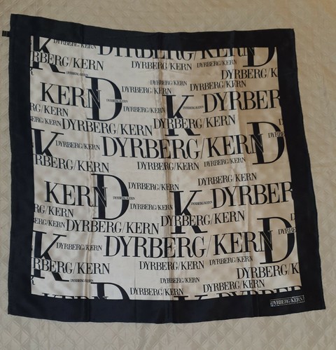 Foulard carré soie - /,